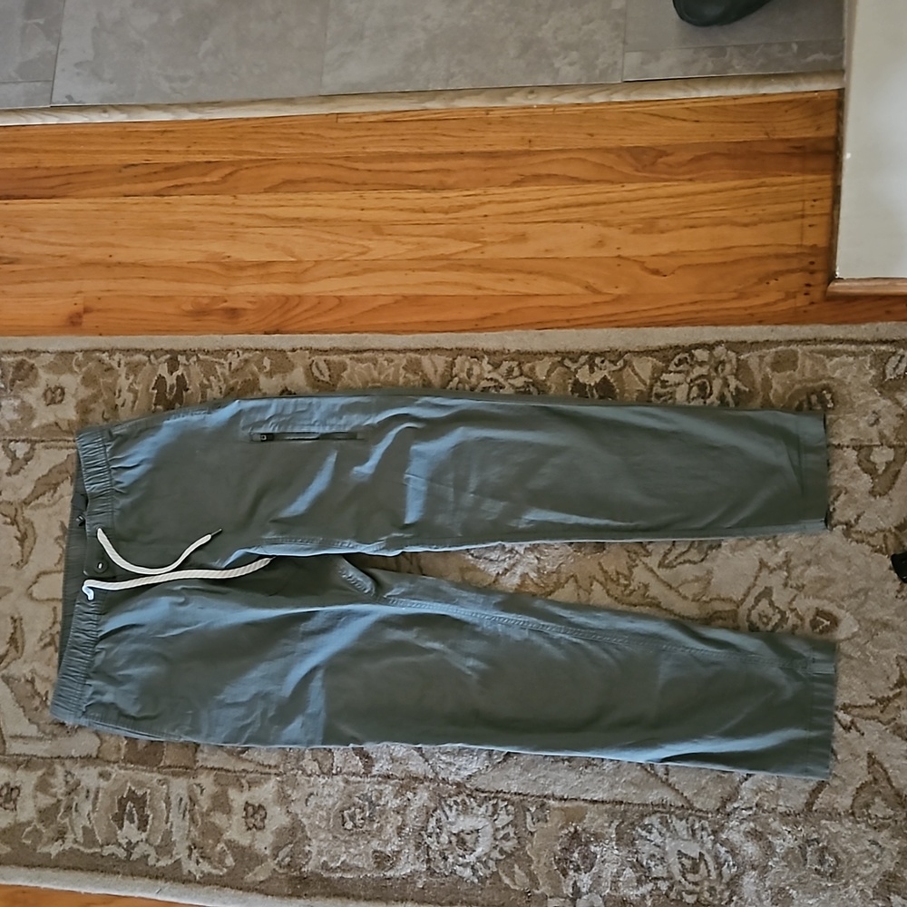 Mens vuori pants olive green